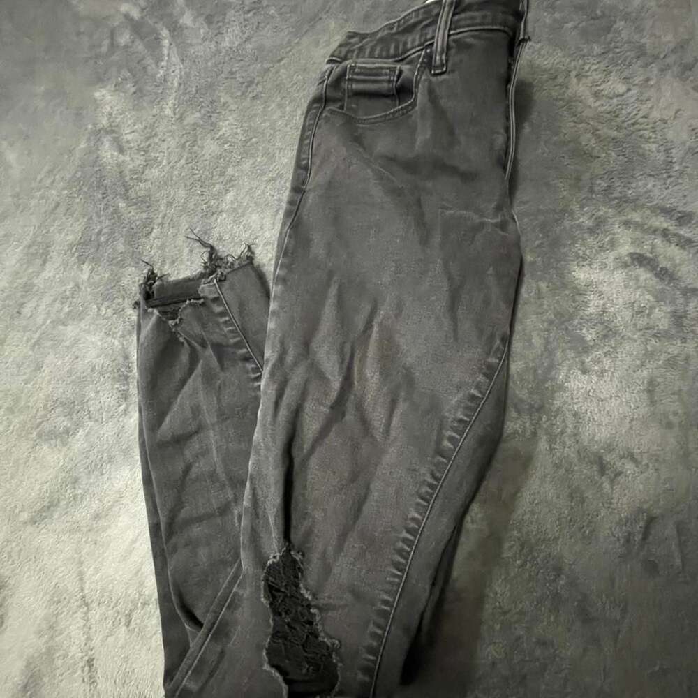 Universal Thread Mid Rise Skinny Jeans Black Distressed Size 8